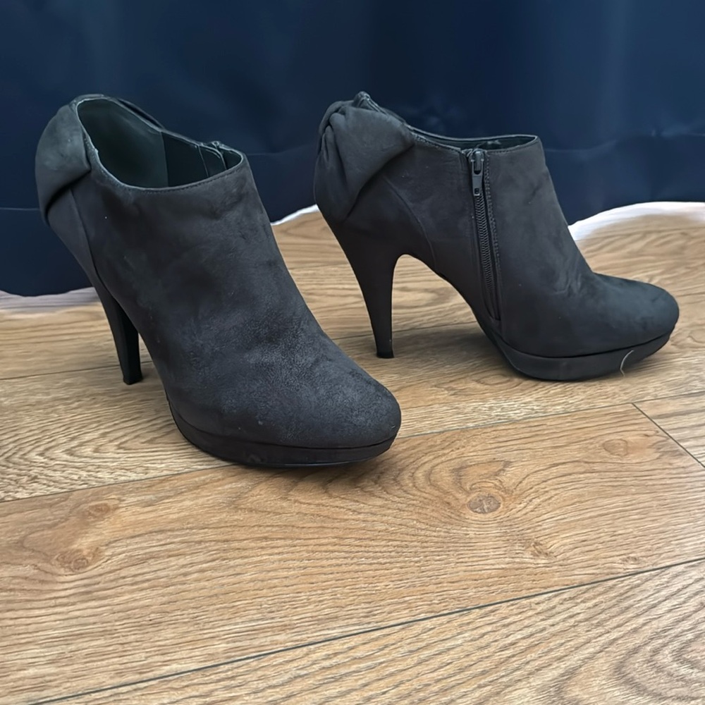 Women’s size 8.5 IMPO faux suede bootie